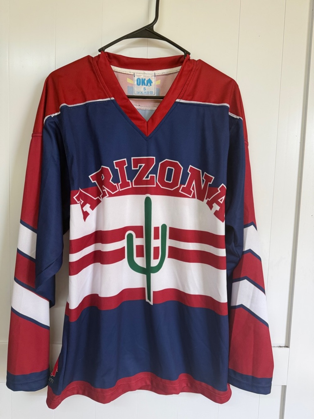 Arizona Vintage Hockey Jersey - Red, Navy, White long sleeve